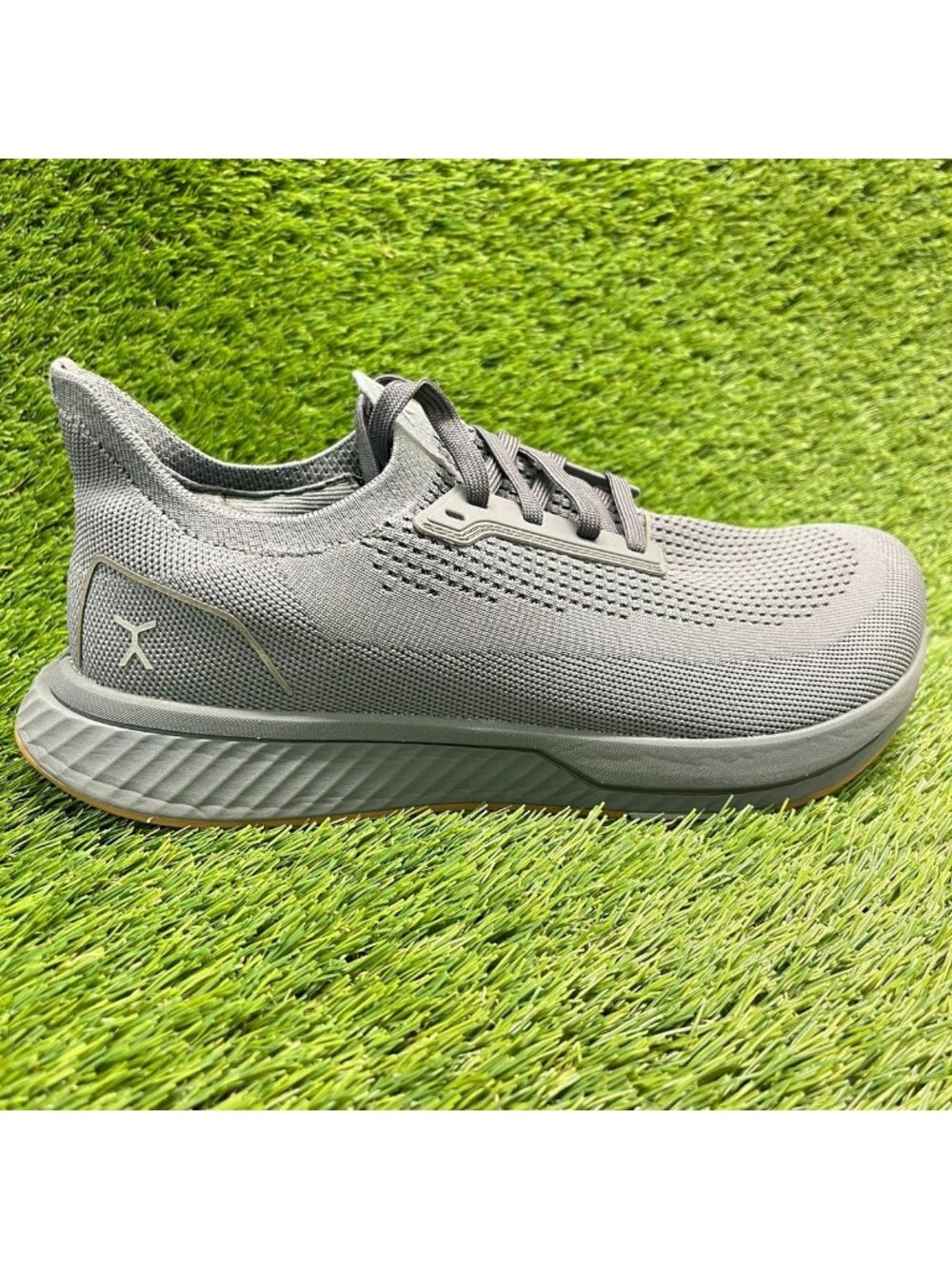 Flux Footwear Adapt Runner Gray Gum Mens Size 10.5 Athletic Shoes Sneakers